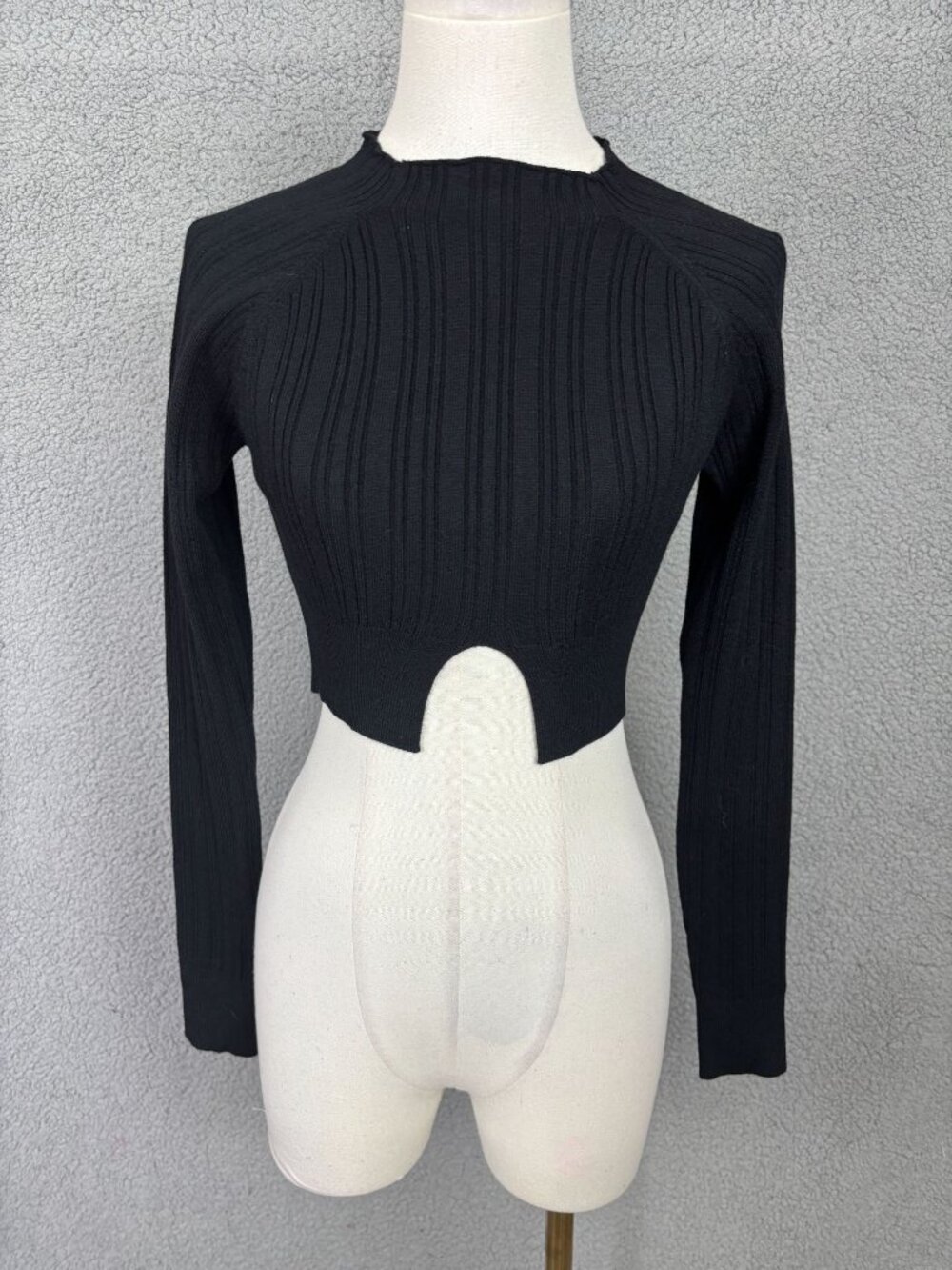 Forever 21 Women's Black Ribbed Long Sleeve Cut-Out Cropped Sweater Top XS NWT's